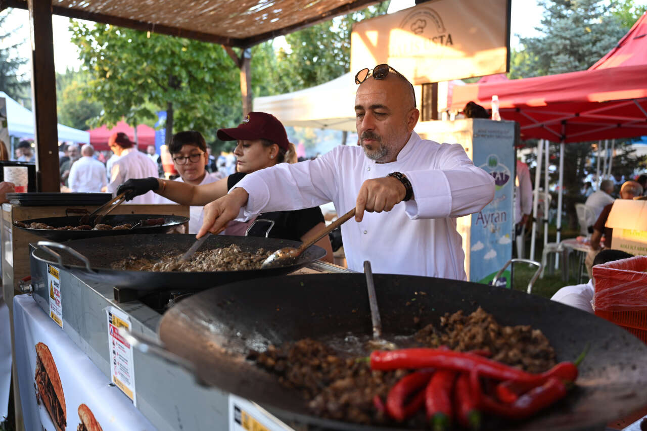 Konya GastroFest’e büyük ilgi! Yüz binlerce kişi lezzet şölenine akın etti 4